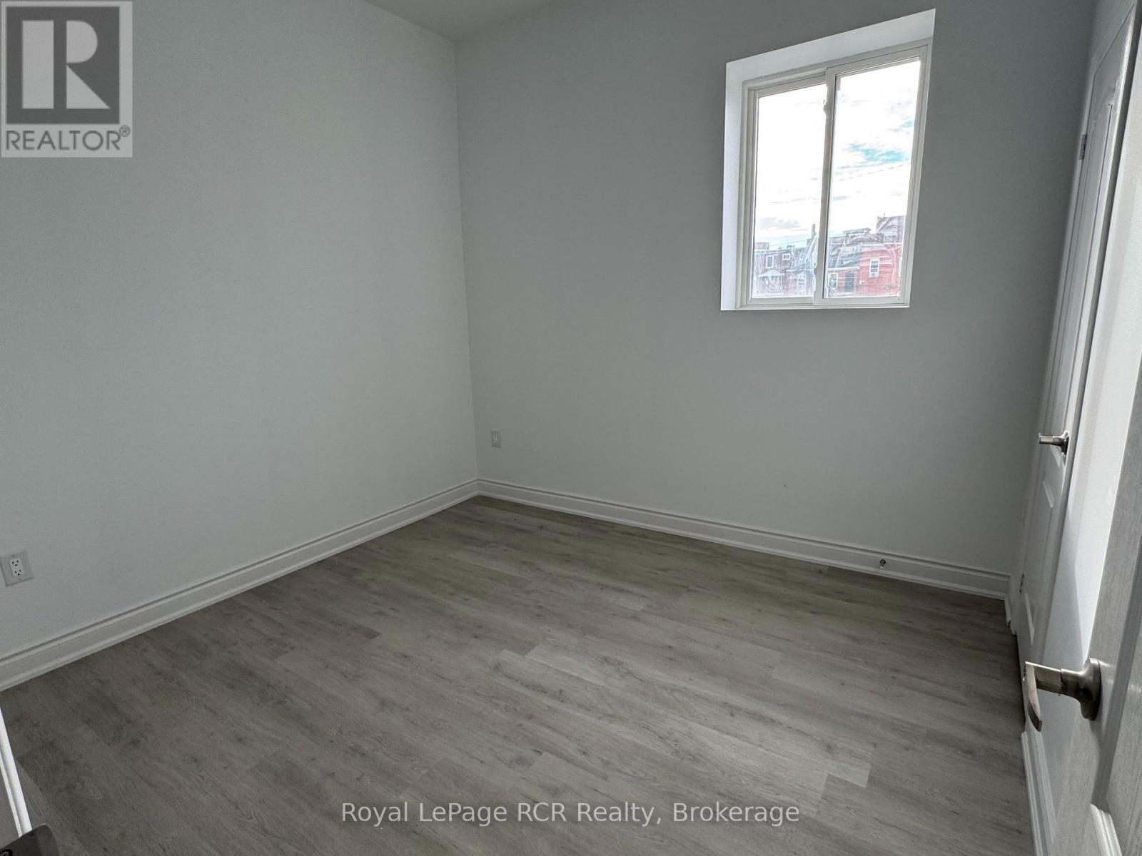 












7 - 828 3RD AVENUE E

,
Owen Sound,




Ontario
N4K2K5

