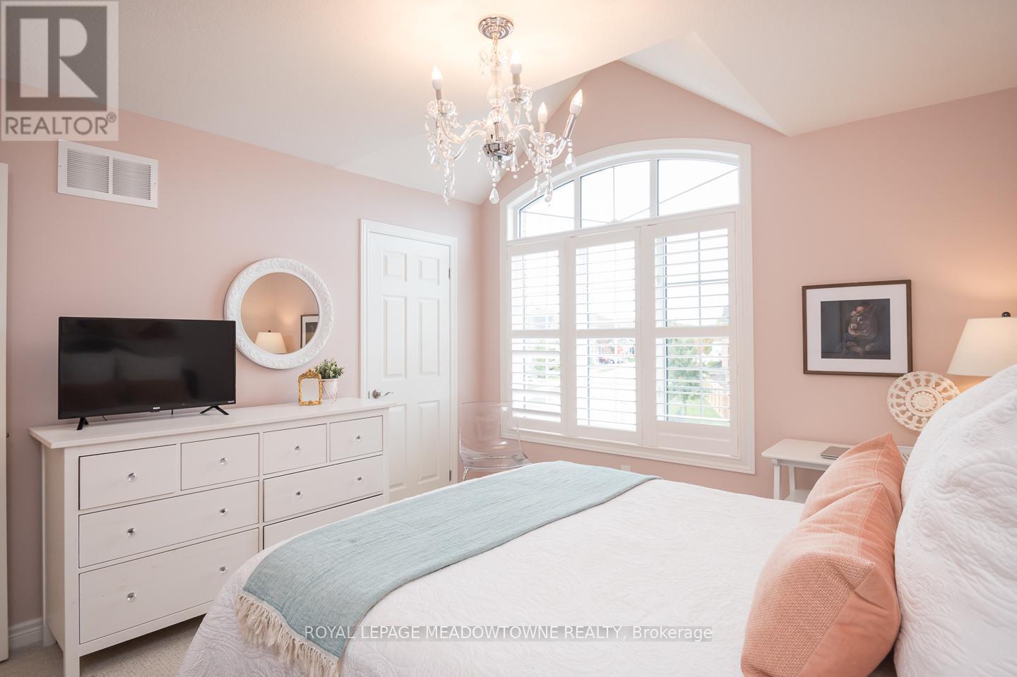 












476 MCGIBBON DRIVE

,
Milton,




Ontario
L9T5K7

