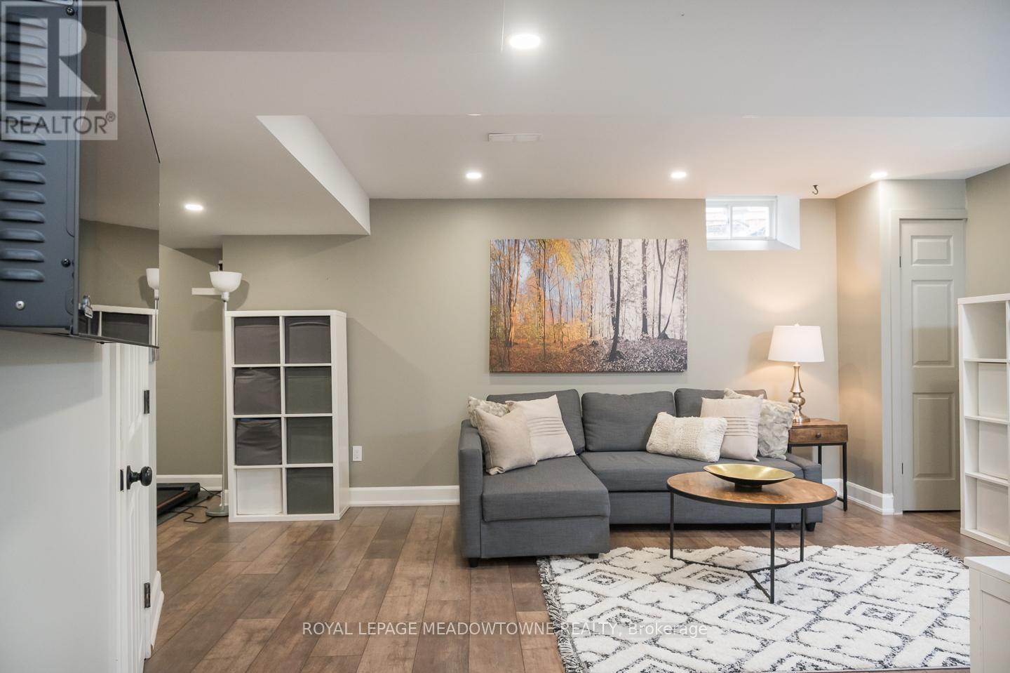 












476 MCGIBBON DRIVE

,
Milton,




Ontario
L9T5K7

