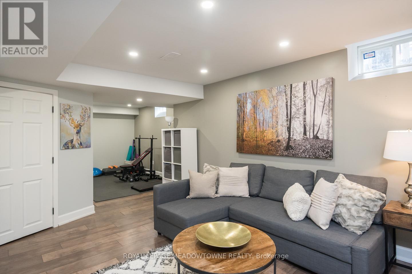 












476 MCGIBBON DRIVE

,
Milton,




Ontario
L9T5K7

