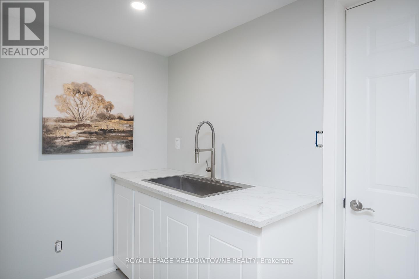 












476 MCGIBBON DRIVE

,
Milton,




Ontario
L9T5K7

