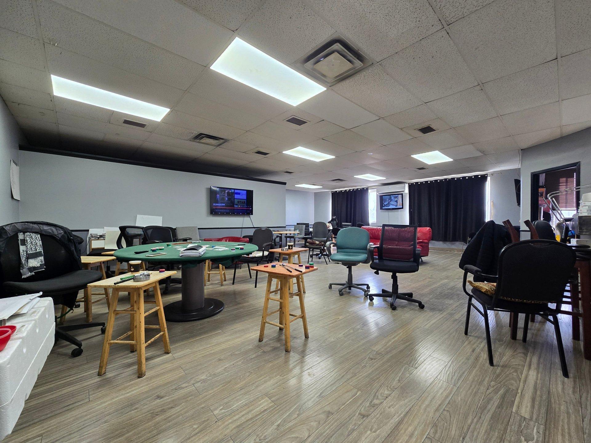 









1276


Boul. Curé-Labelle

, 204,
Laval (Chomedey),




QC
H7V2W1

