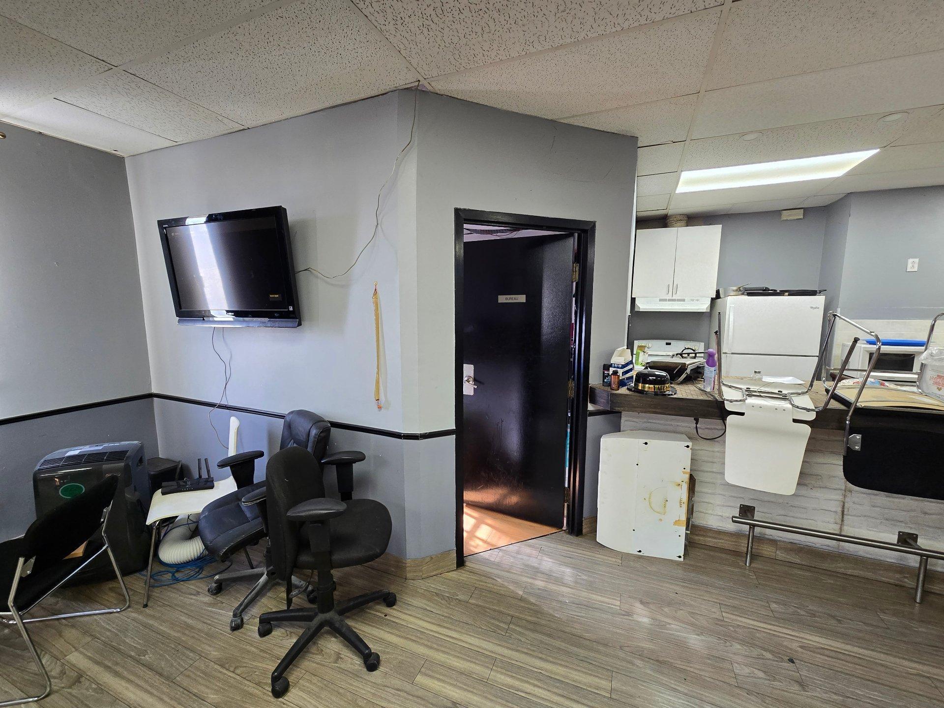 









1276


Boul. Curé-Labelle

, 204,
Laval (Chomedey),




QC
H7V2W1

