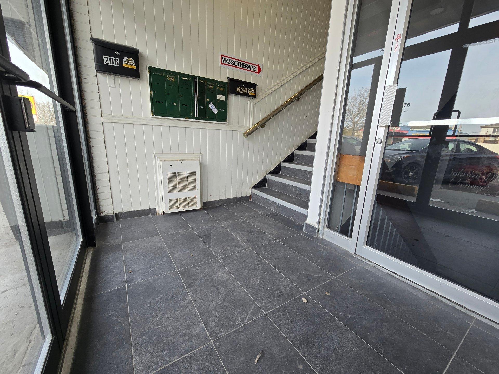 









1276


Boul. Curé-Labelle

, 204,
Laval (Chomedey),




QC
H7V2W1

