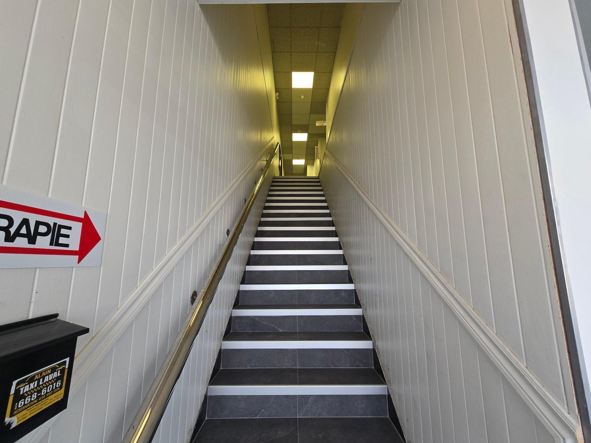 









1276


Boul. Curé-Labelle

, 204,
Laval (Chomedey),




QC
H7V2W1

