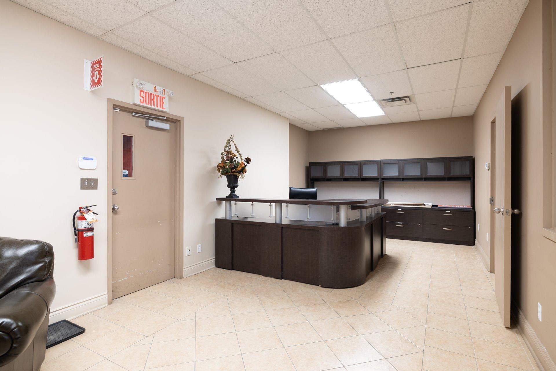 









24


Carré Sicard

, 1,
Sainte-Thérèse,




QC
J7E3X6

