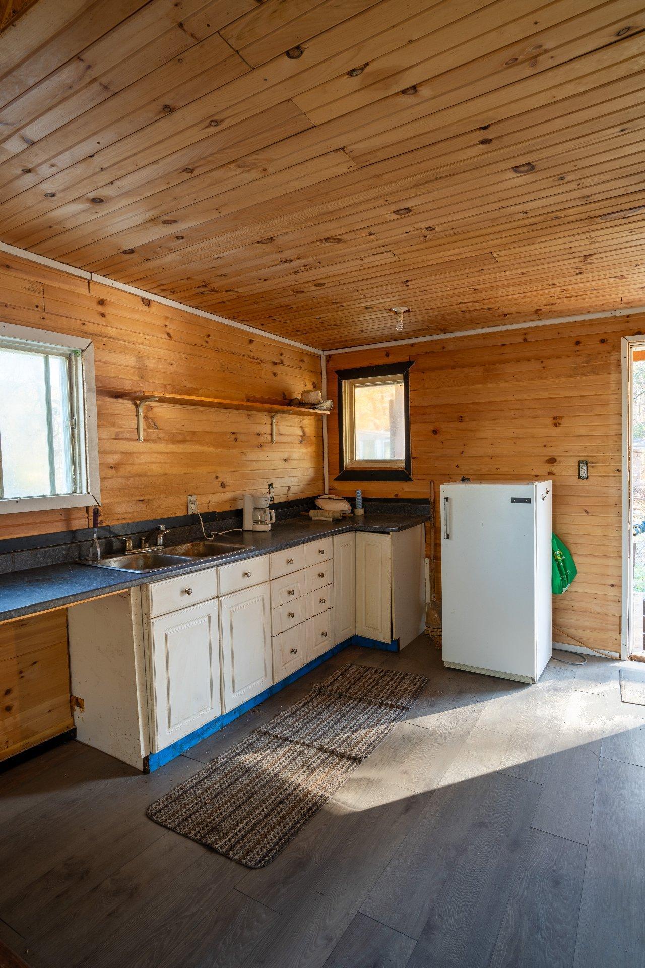 









42


Ch. du Lac-Lawless

,
Litchfield,




QC
J0X1K0

