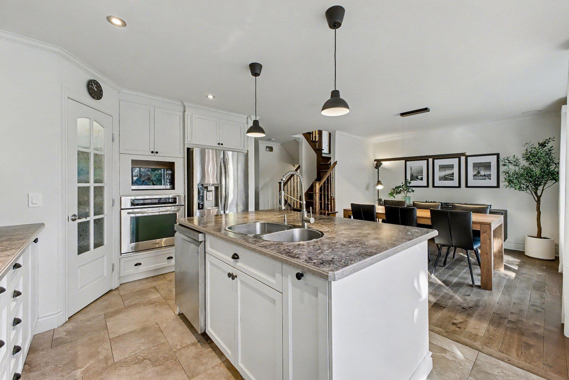 









353


Rue des Hérons

,
Saint-Jean-sur-Richelieu,




QC
J2W0A5

