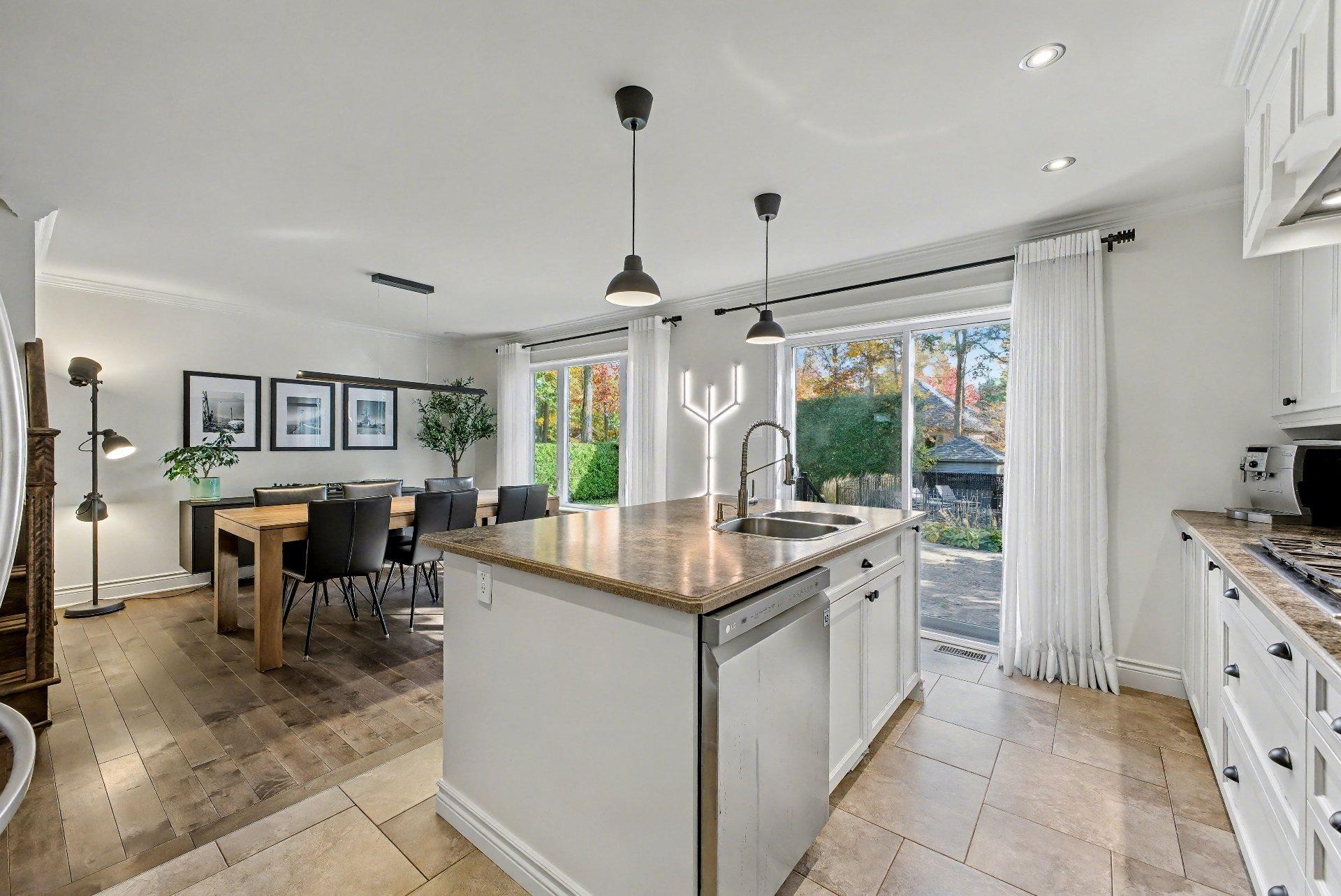 









353


Rue des Hérons

,
Saint-Jean-sur-Richelieu,




QC
J2W0A5

