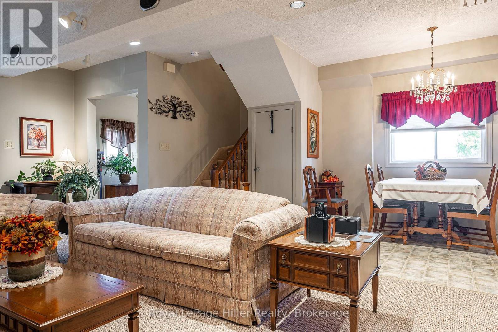 












91 STRACHAN STREET

,
Stratford,




Ontario
N5A2B2

