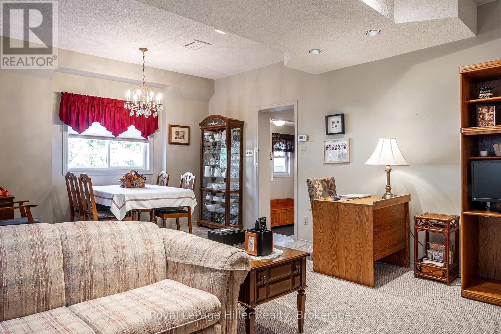 












91 STRACHAN STREET

,
Stratford,




Ontario
N5A2B2

