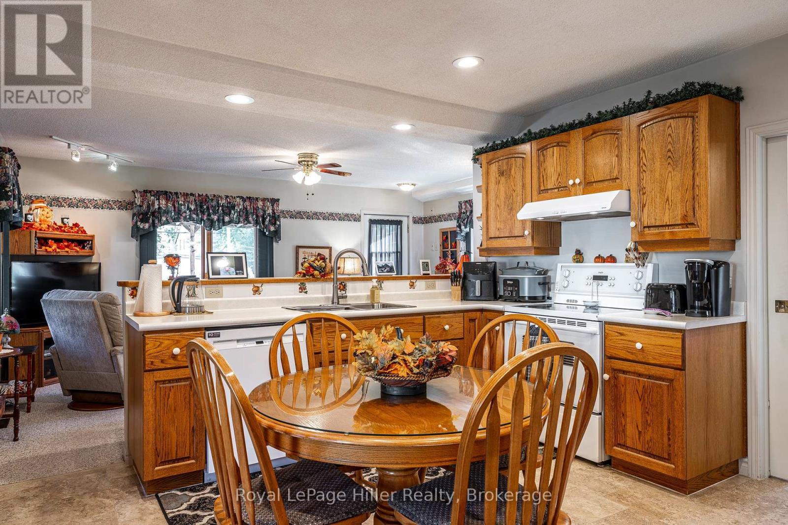 












91 STRACHAN STREET

,
Stratford,




Ontario
N5A2B2

