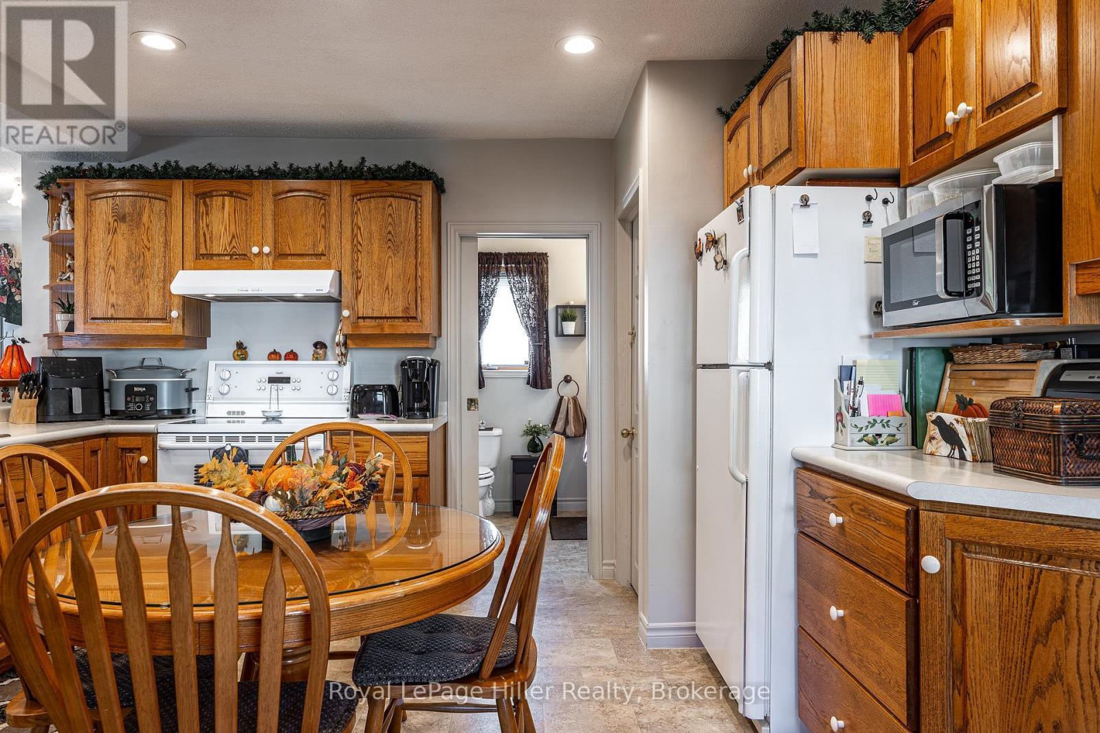 












91 STRACHAN STREET

,
Stratford,




Ontario
N5A2B2

