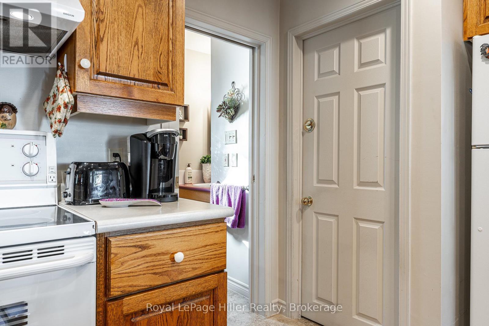 












91 STRACHAN STREET

,
Stratford,




Ontario
N5A2B2

