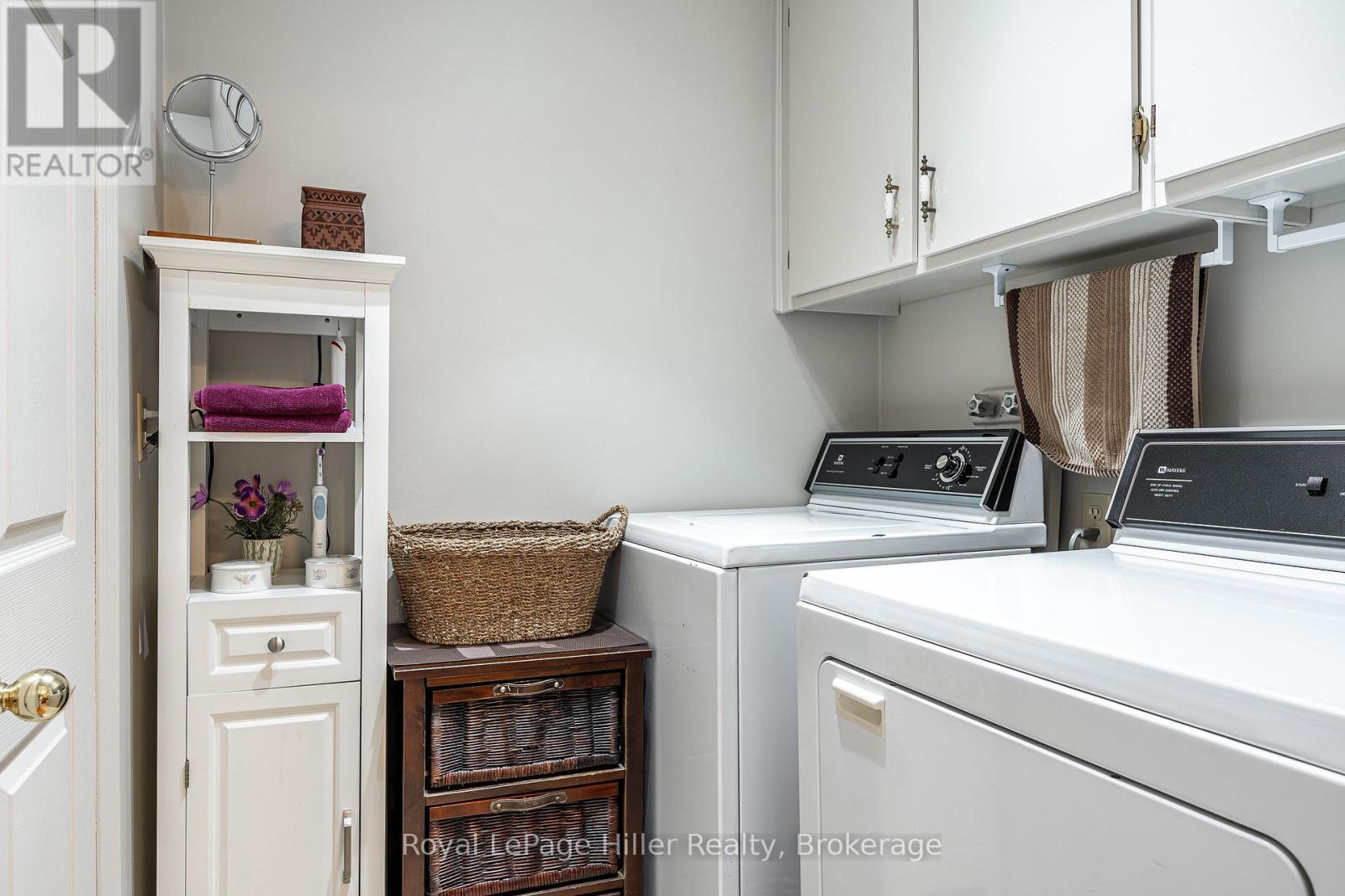 












91 STRACHAN STREET

,
Stratford,




Ontario
N5A2B2

