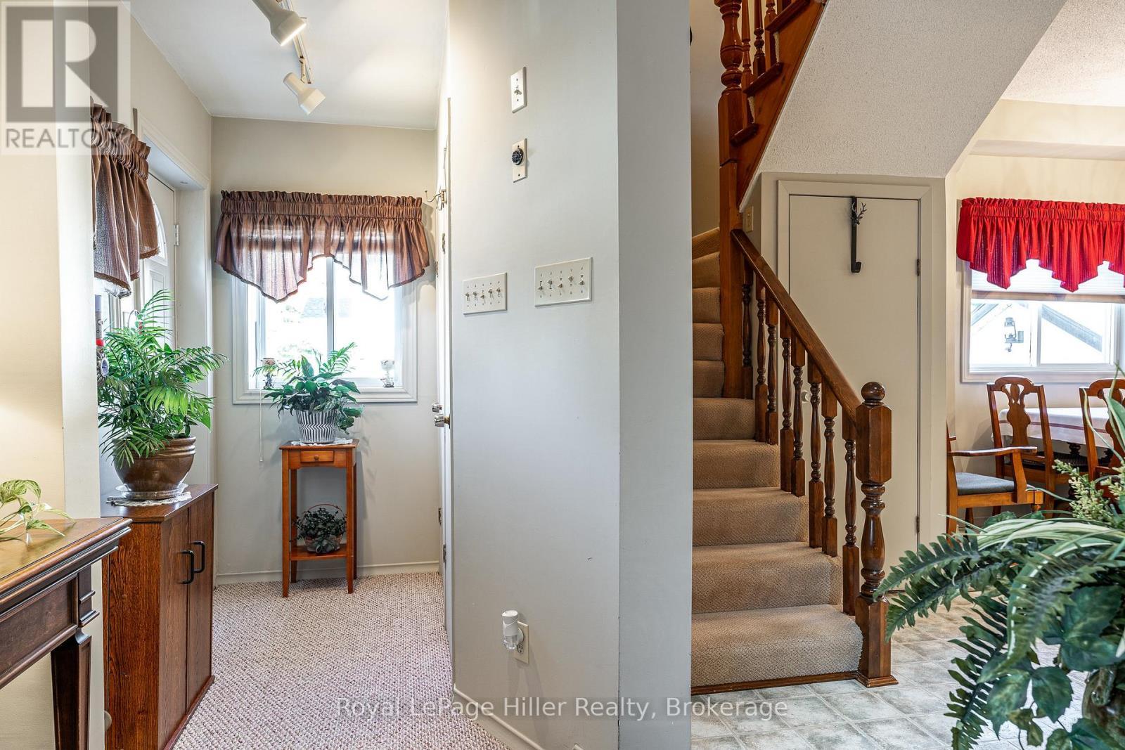 












91 STRACHAN STREET

,
Stratford,




Ontario
N5A2B2

