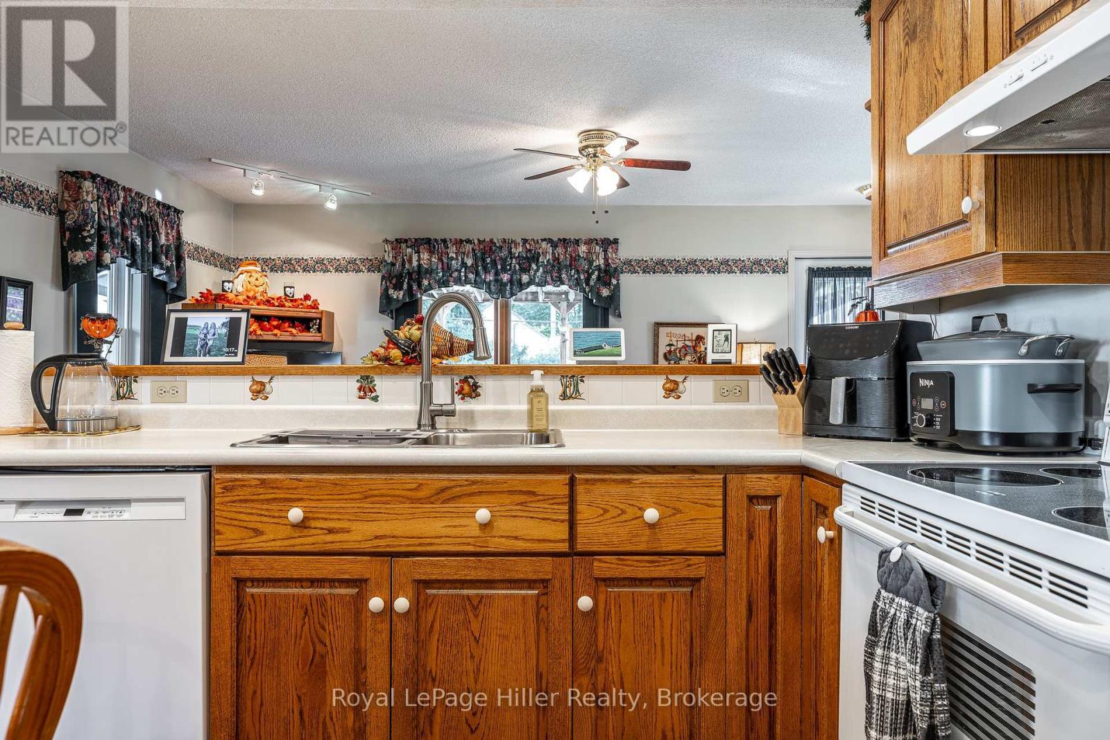 












91 STRACHAN STREET

,
Stratford,




Ontario
N5A2B2

