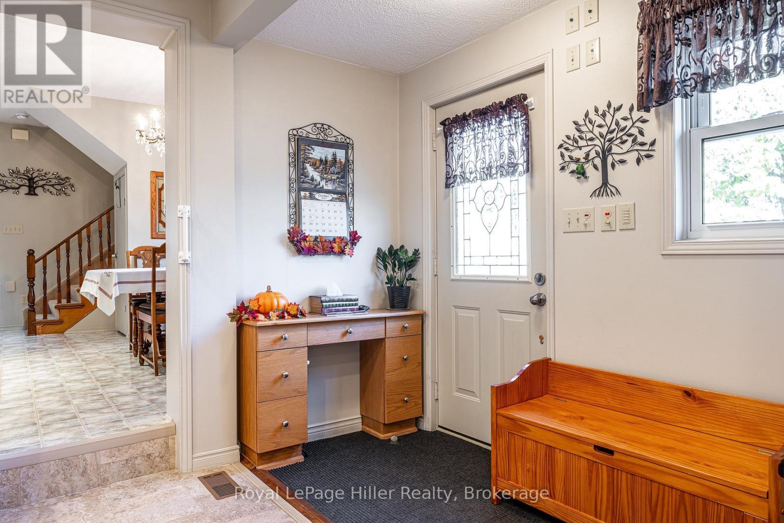 












91 STRACHAN STREET

,
Stratford,




Ontario
N5A2B2

