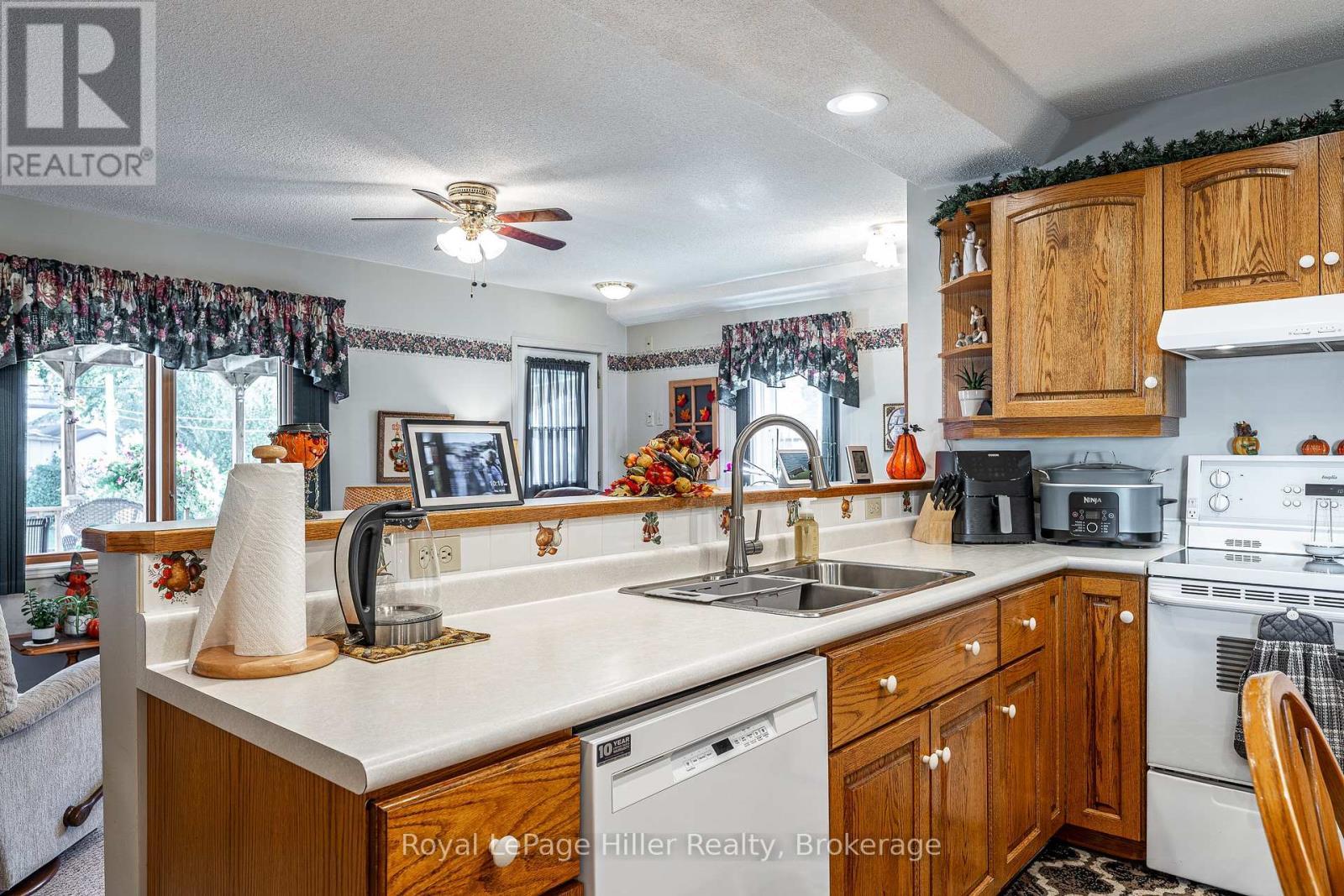 












91 STRACHAN STREET

,
Stratford,




Ontario
N5A2B2

