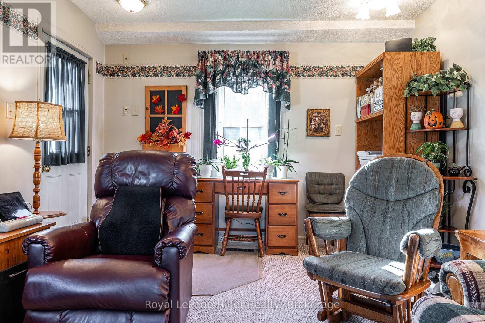 












91 STRACHAN STREET

,
Stratford,




Ontario
N5A2B2

