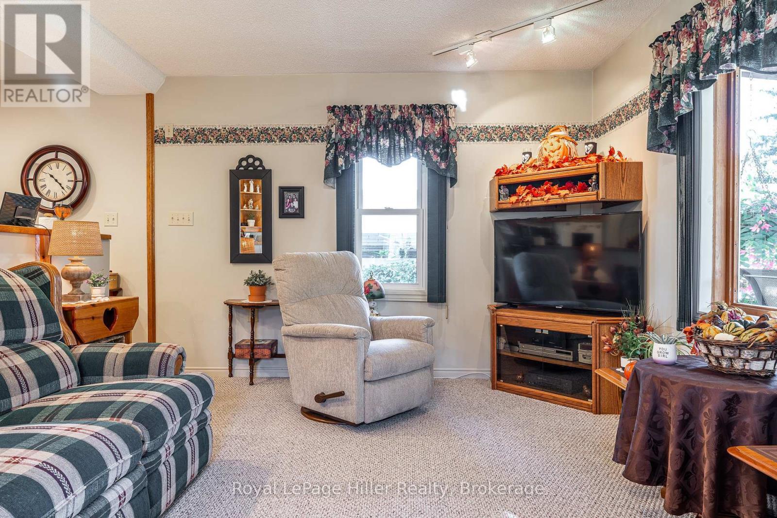 












91 STRACHAN STREET

,
Stratford,




Ontario
N5A2B2

