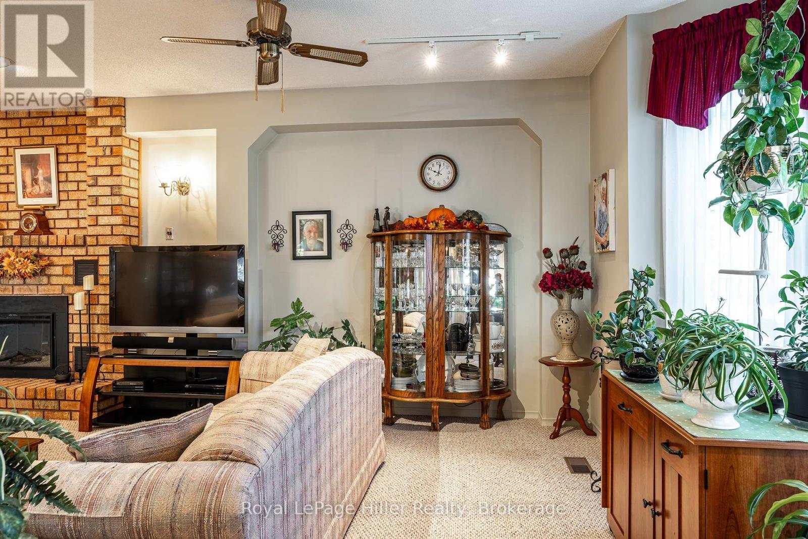 












91 STRACHAN STREET

,
Stratford,




Ontario
N5A2B2

