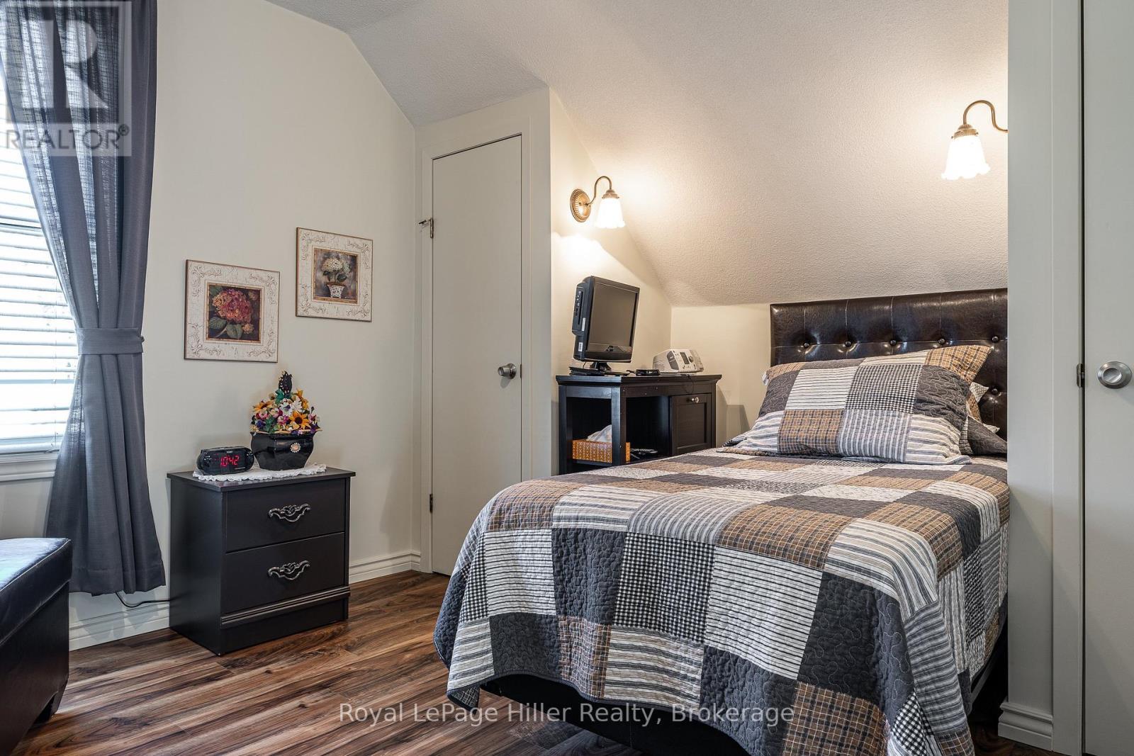 












91 STRACHAN STREET

,
Stratford,




Ontario
N5A2B2

