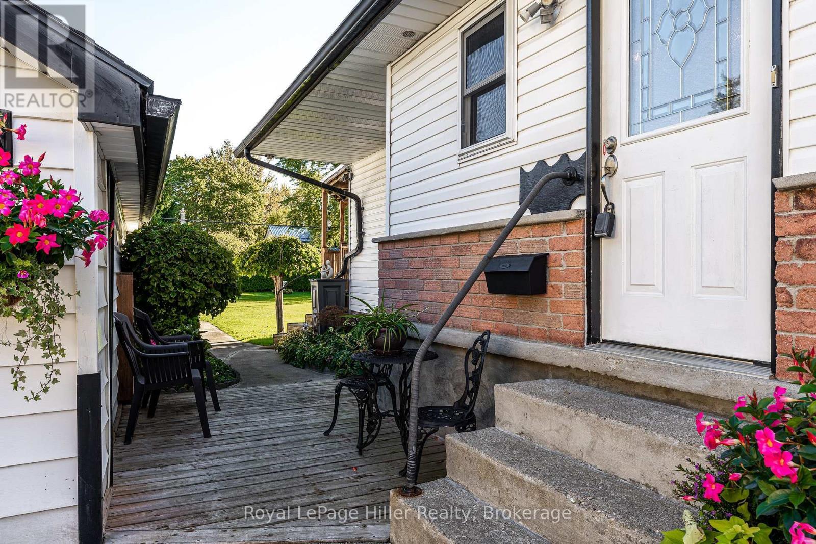 












91 STRACHAN STREET

,
Stratford,




Ontario
N5A2B2

