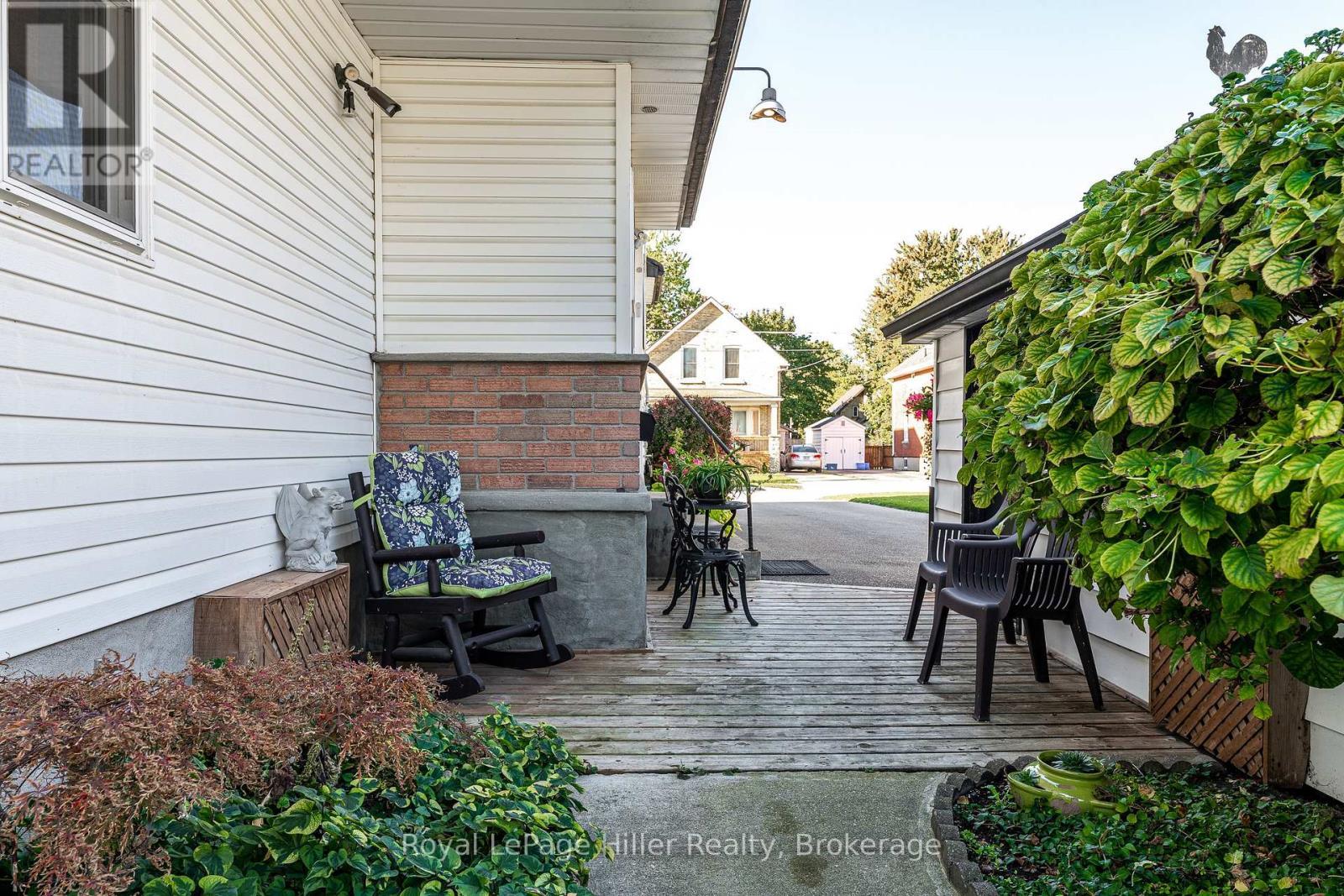 












91 STRACHAN STREET

,
Stratford,




Ontario
N5A2B2

