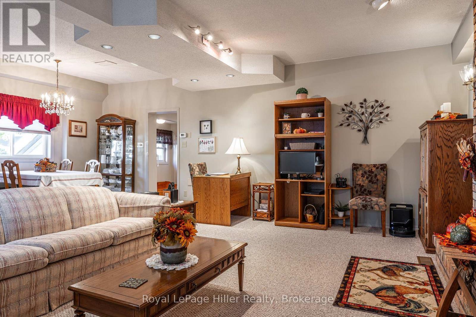 












91 STRACHAN STREET

,
Stratford,




Ontario
N5A2B2

