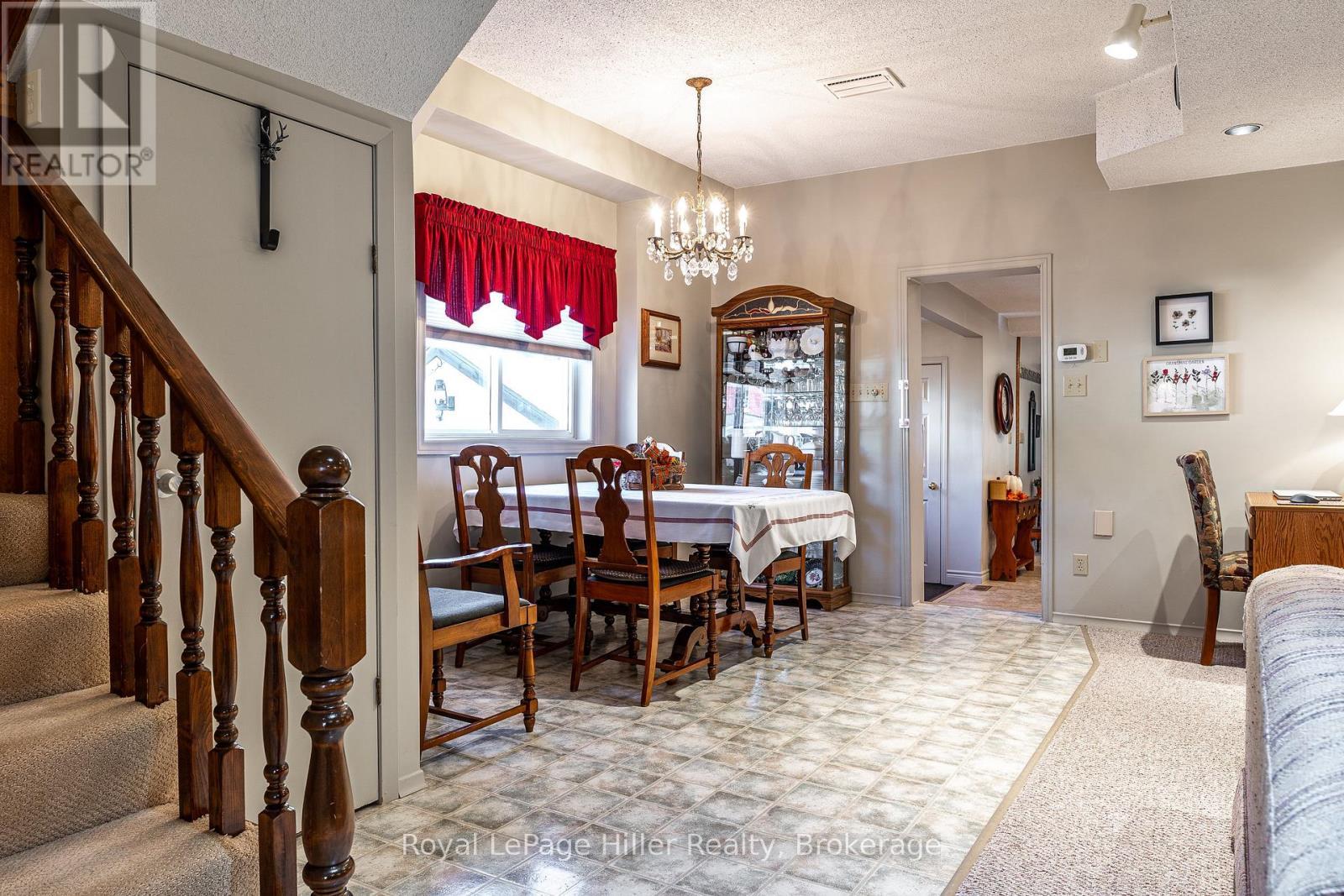 












91 STRACHAN STREET

,
Stratford,




Ontario
N5A2B2

