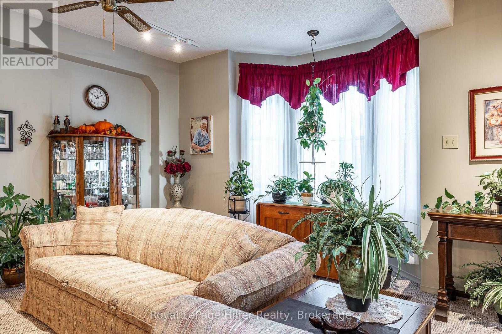 












91 STRACHAN STREET

,
Stratford,




Ontario
N5A2B2

