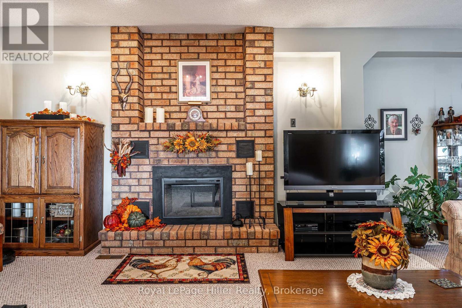 












91 STRACHAN STREET

,
Stratford,




Ontario
N5A2B2

