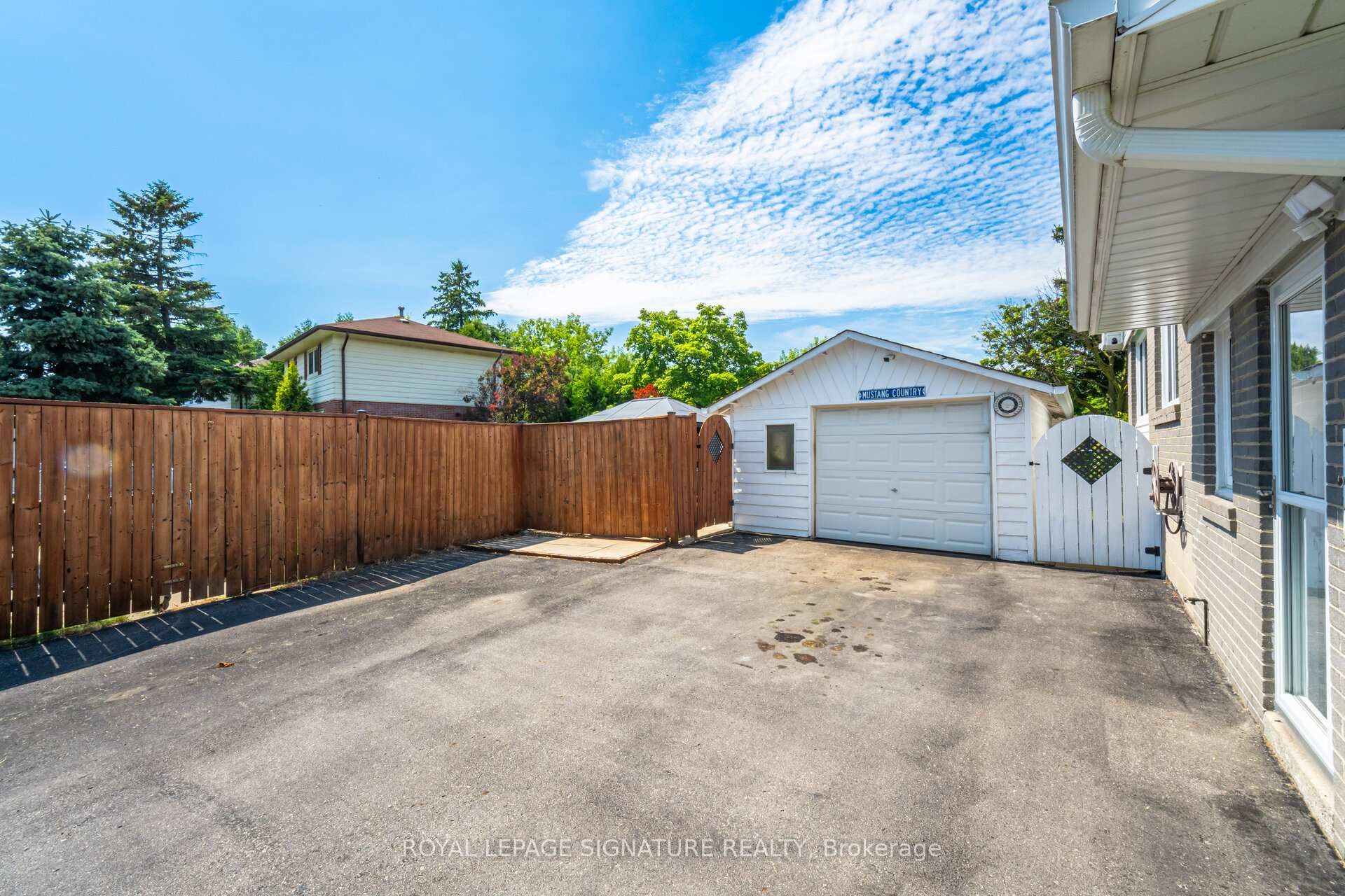 









24


Lesbury

Avenue,
Brampton,




ON
L6W 3A4

