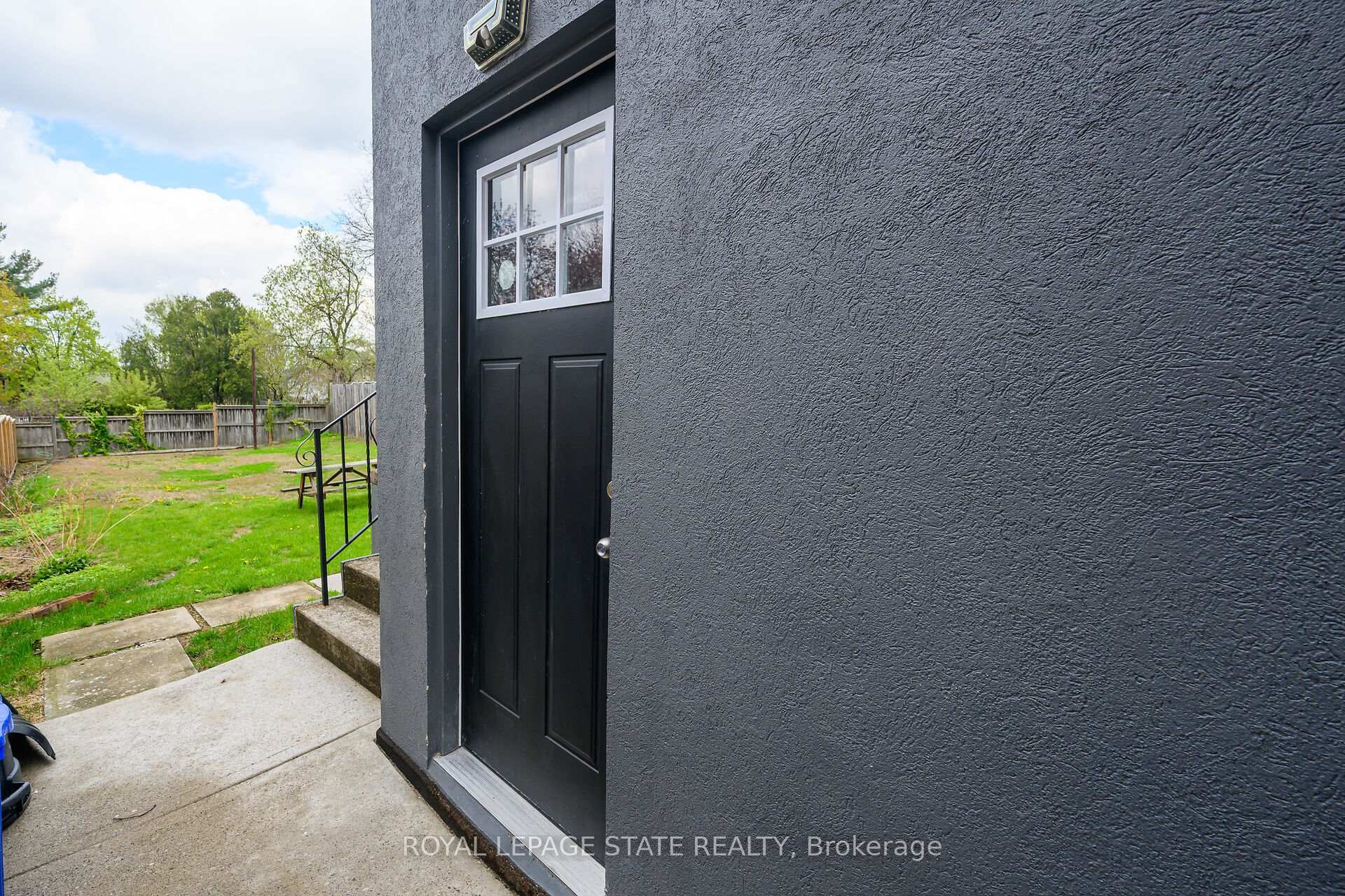 









129


Dundurn

Street North,
Hamilton,




ON
L8R 3E7

