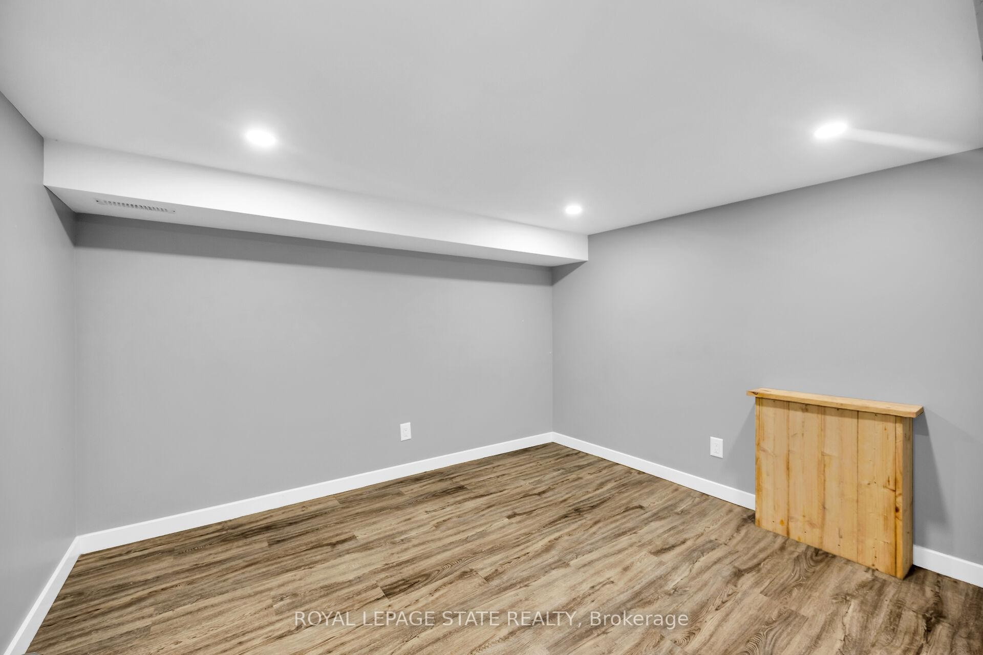 









129


Dundurn

Street North,
Hamilton,




ON
L8R 3E7

