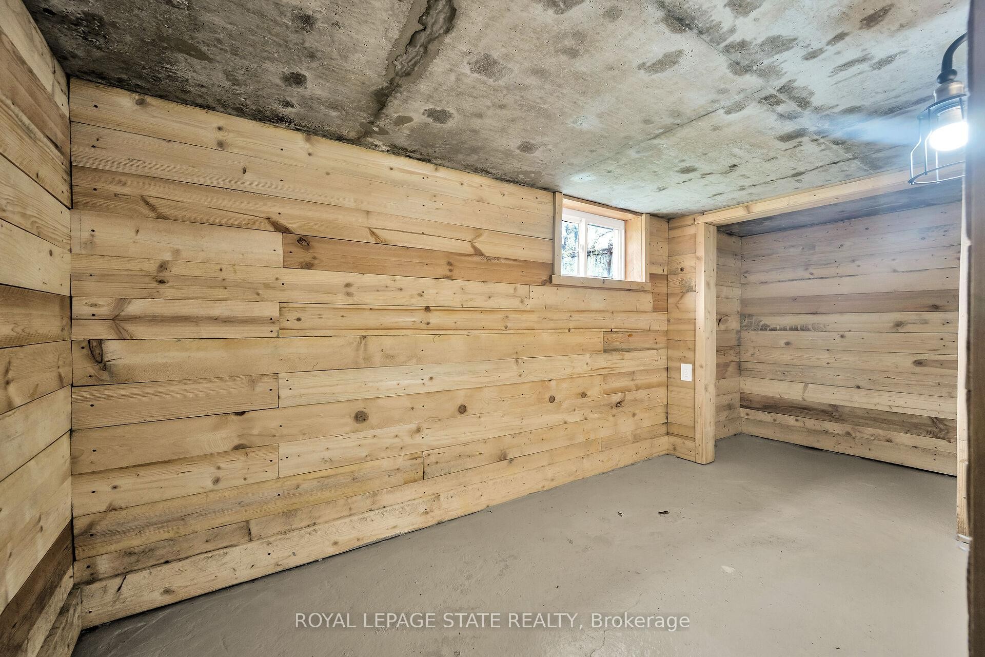 









129


Dundurn

Street North,
Hamilton,




ON
L8R 3E7

