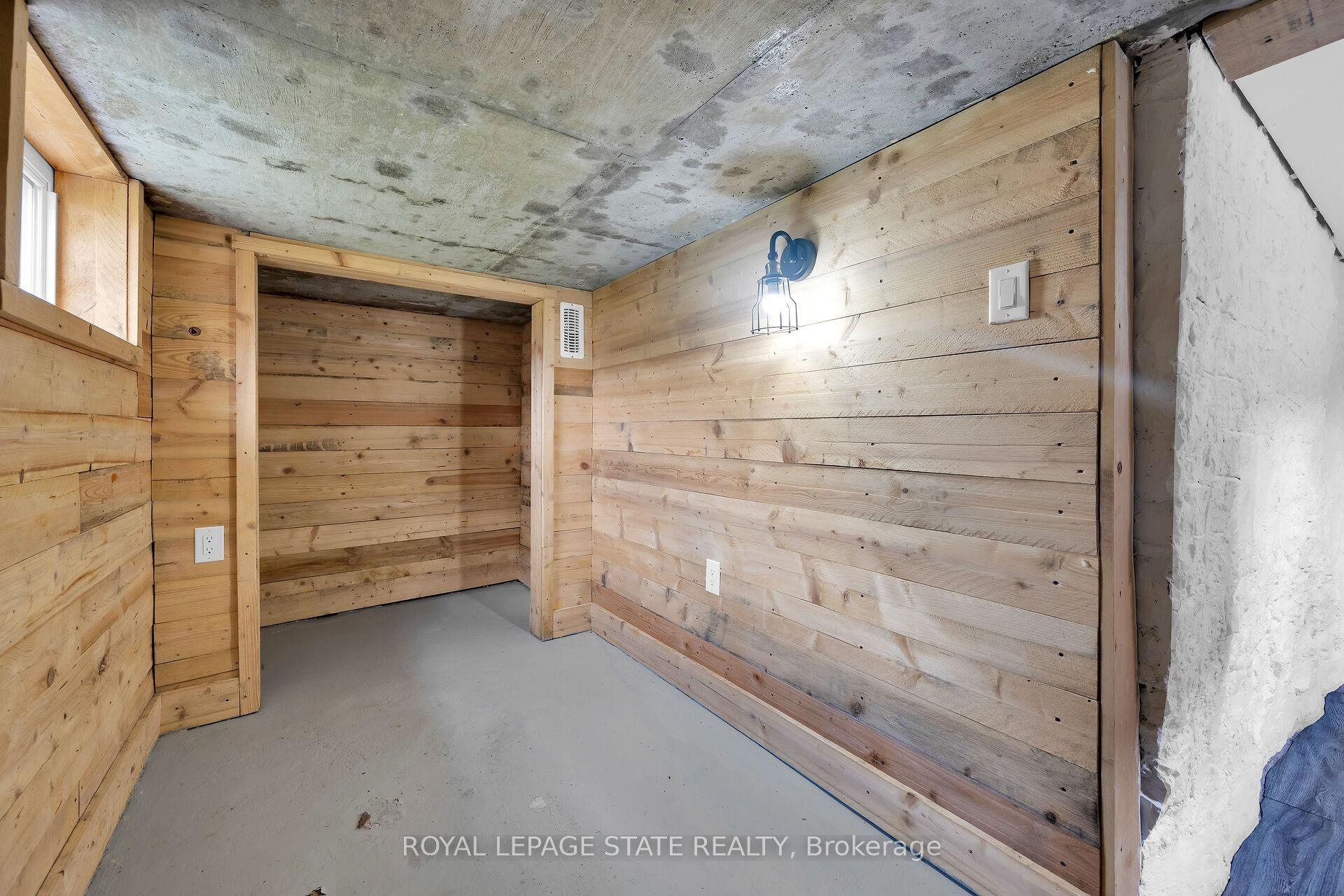 









129


Dundurn

Street North,
Hamilton,




ON
L8R 3E7

