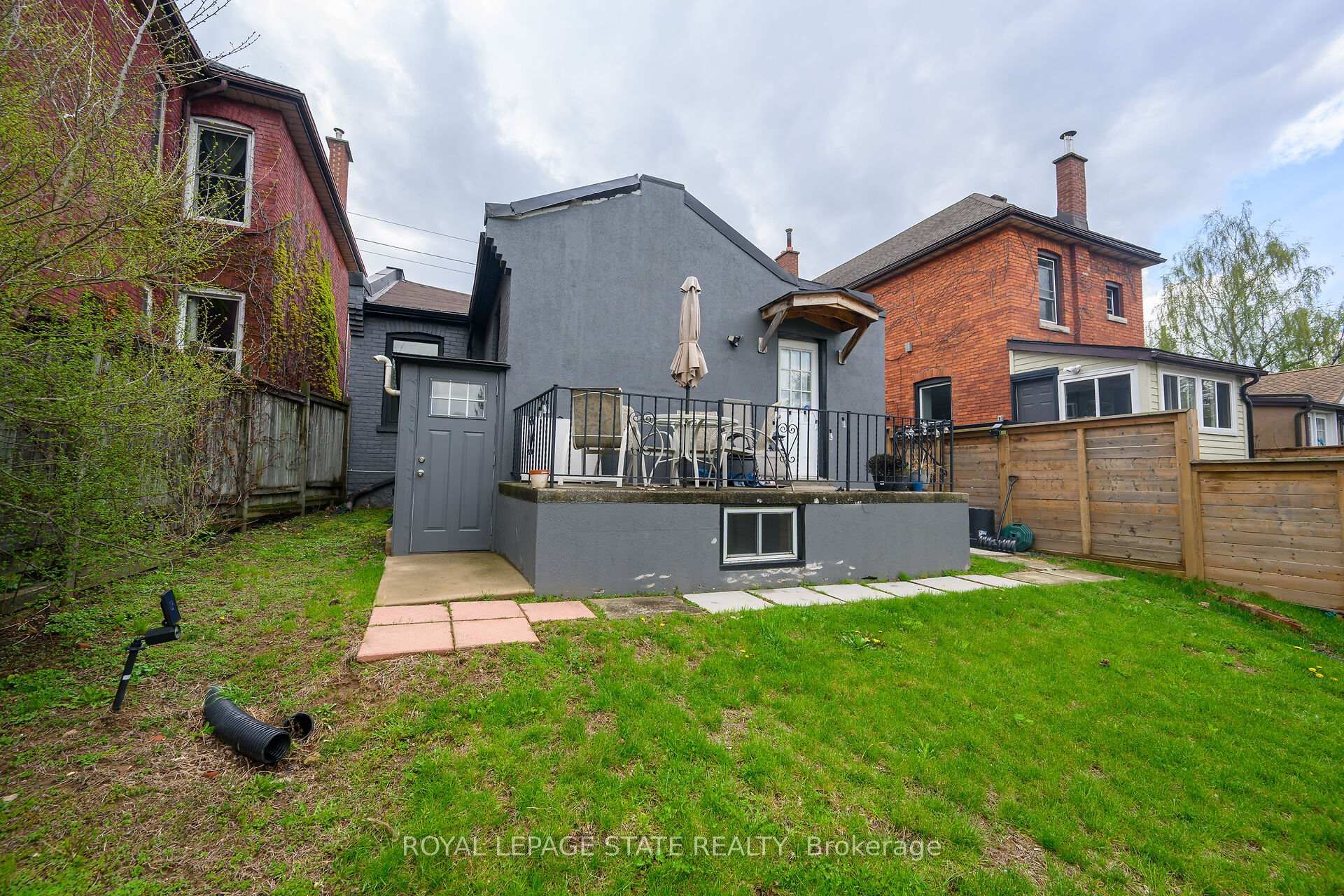 









129


Dundurn

Street North,
Hamilton,




ON
L8R 3E7

