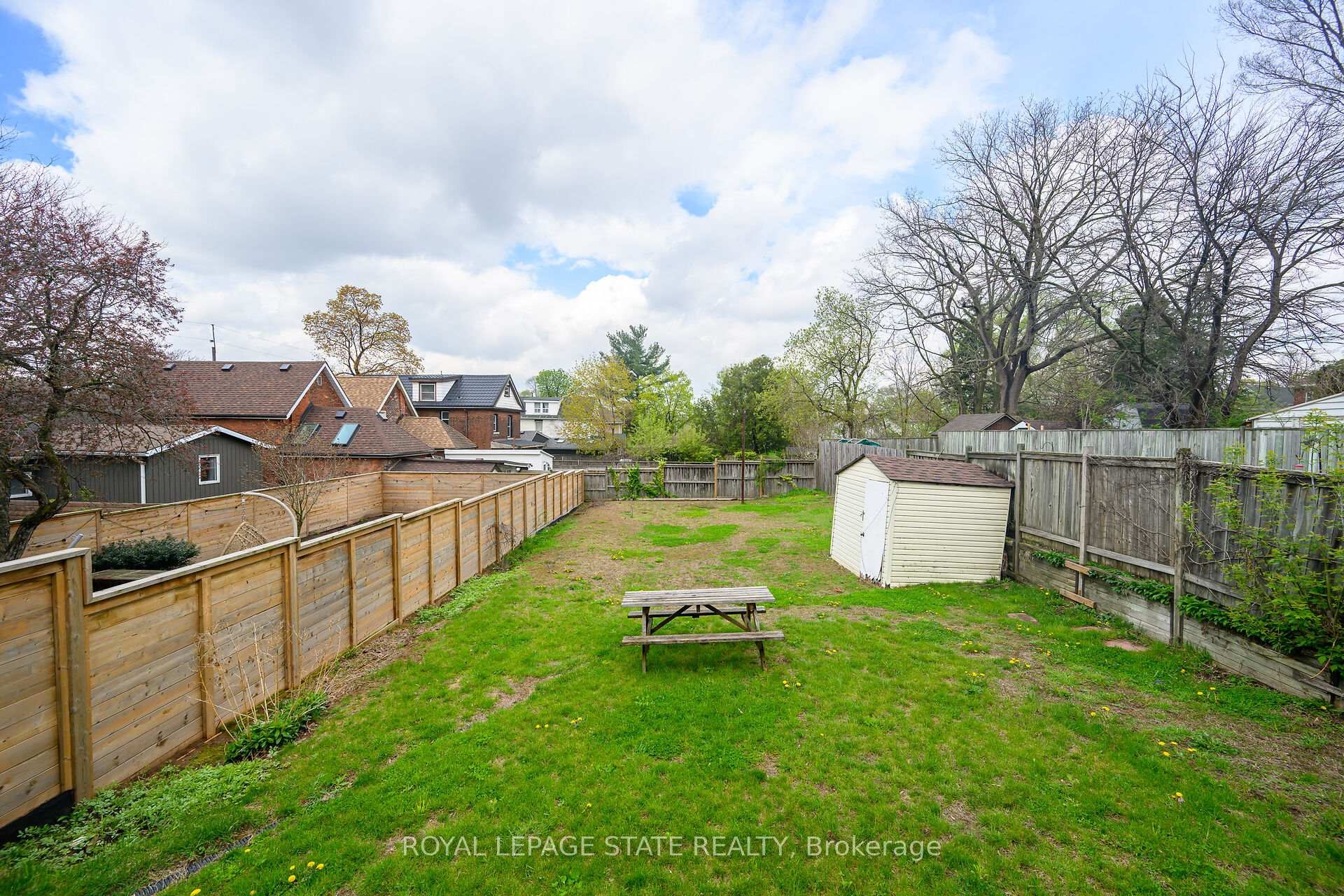 









129


Dundurn

Street North,
Hamilton,




ON
L8R 3E7

