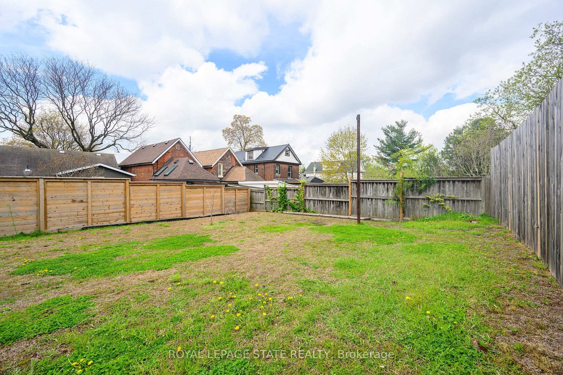 









129


Dundurn

Street North,
Hamilton,




ON
L8R 3E7

