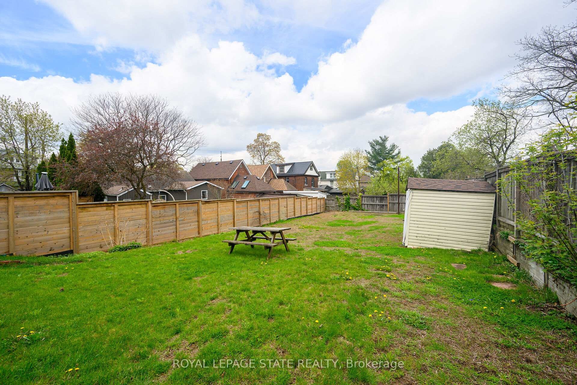 









129


Dundurn

Street North,
Hamilton,




ON
L8R 3E7

