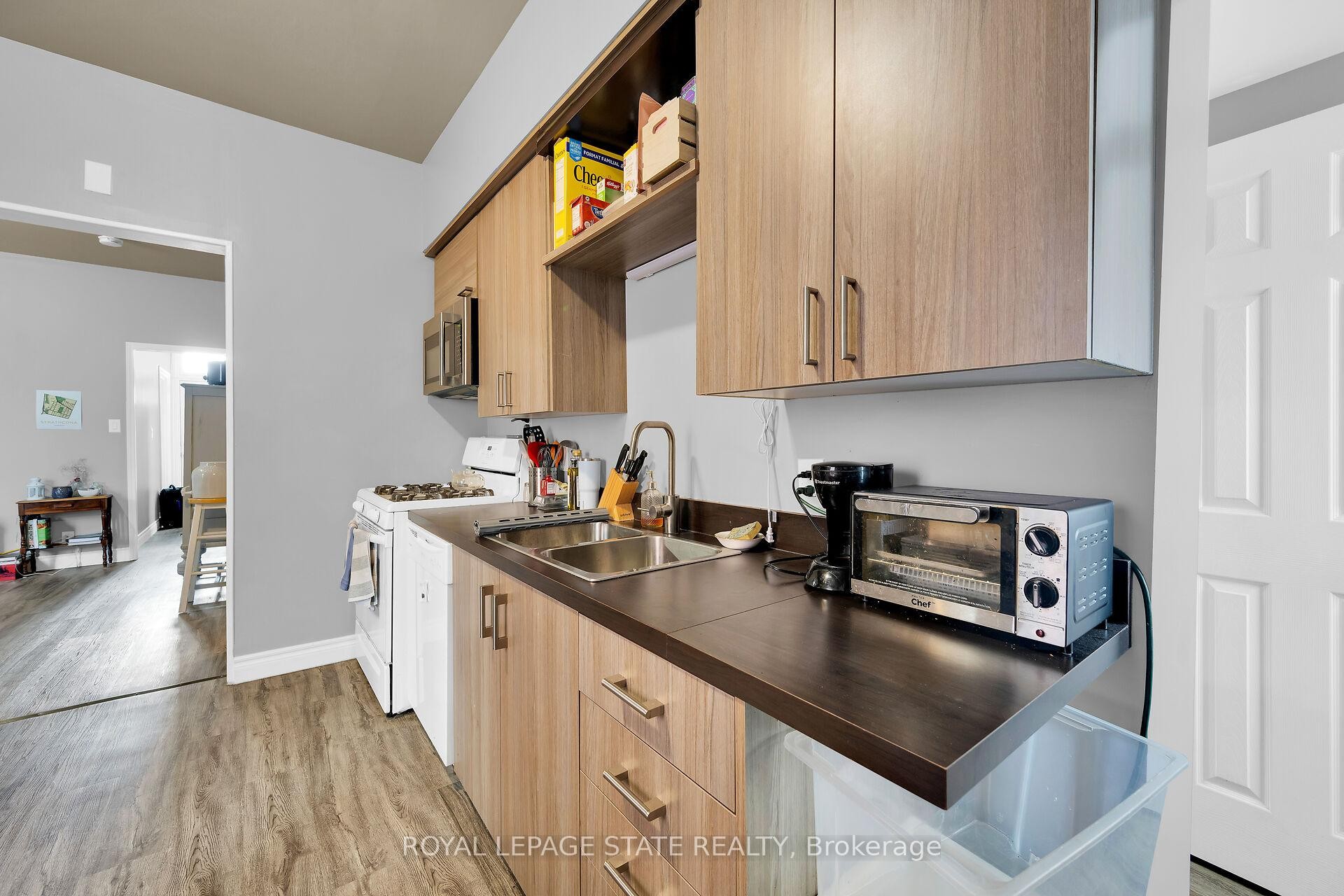 









129


Dundurn

Street North,
Hamilton,




ON
L8R 3E7

