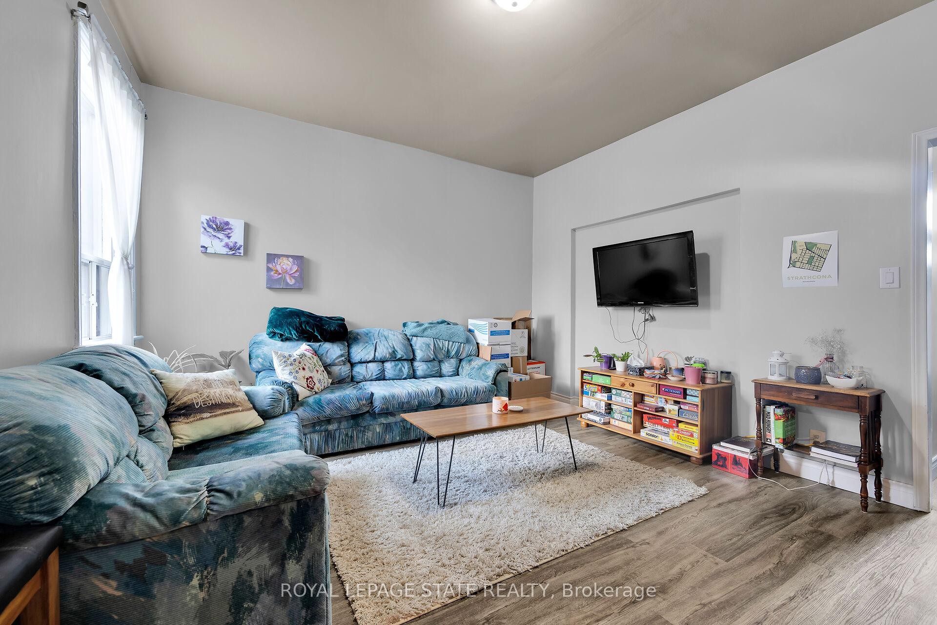 









129


Dundurn

Street North,
Hamilton,




ON
L8R 3E7

