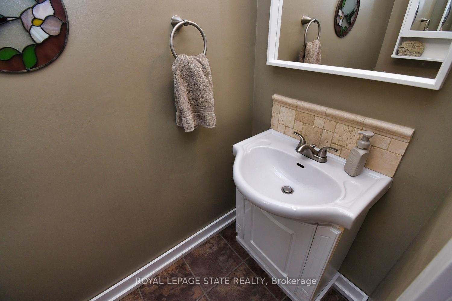 









150


Gateshead

Crescent, 122,
Hamilton,




ON
L8G 4A7

