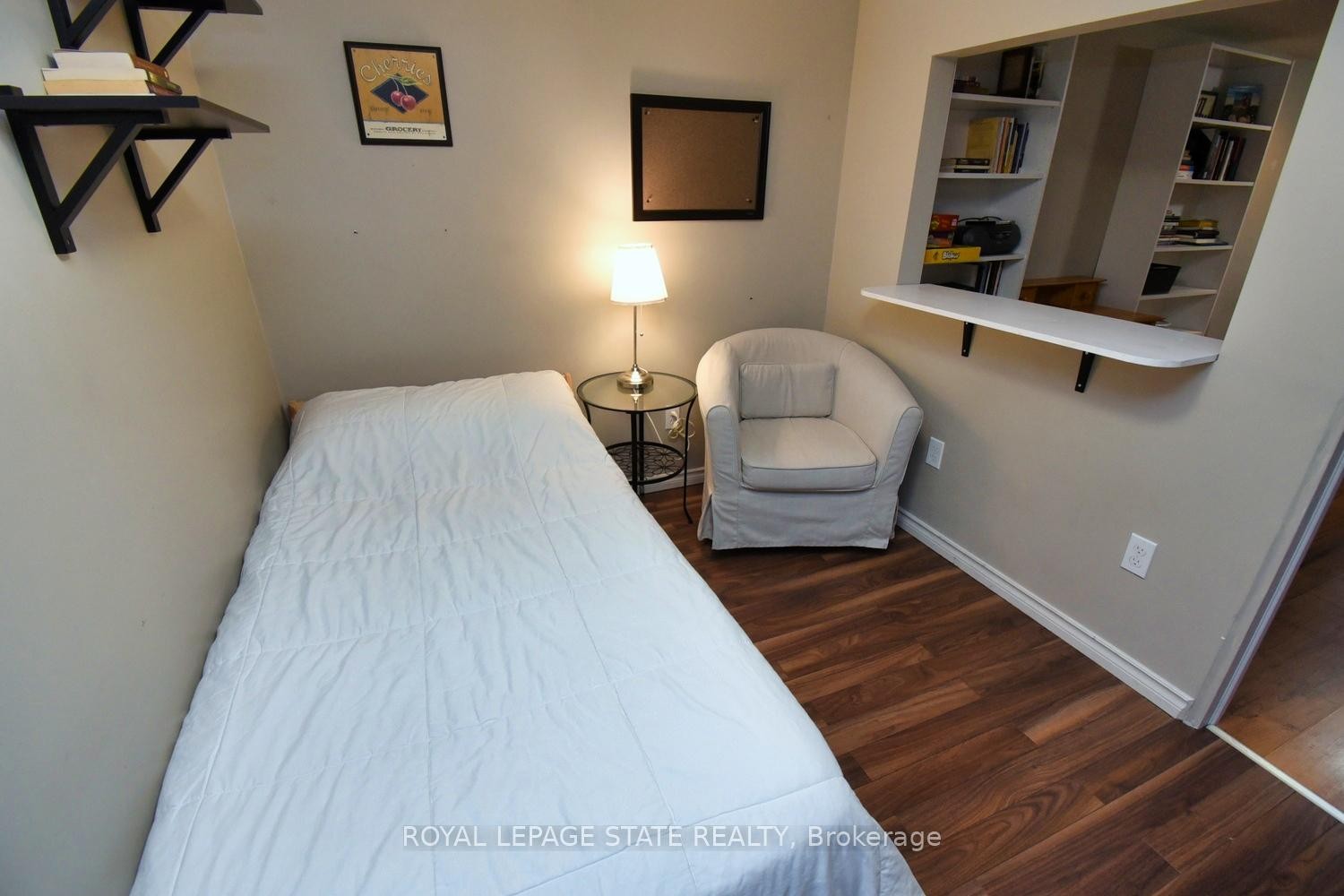 









150


Gateshead

Crescent, 122,
Hamilton,




ON
L8G 4A7

