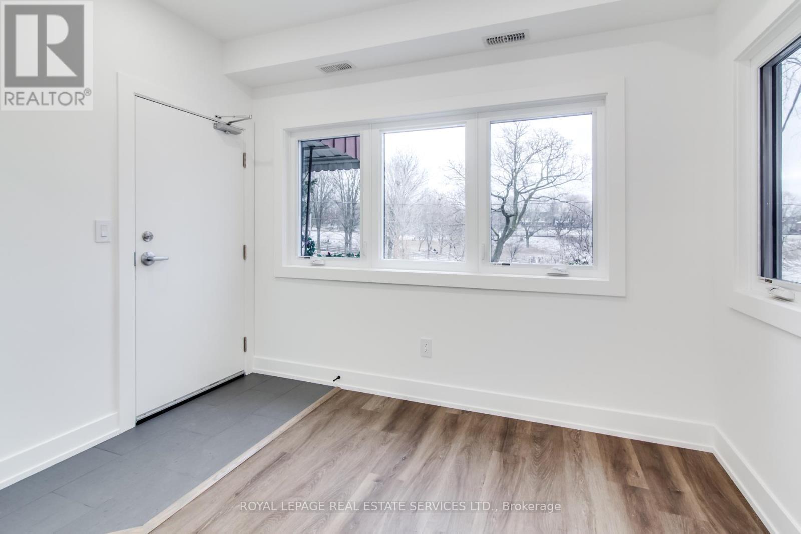 












M - 716 LOGAN AVENUE

,
Toronto,




Ontario
M4K3C6

