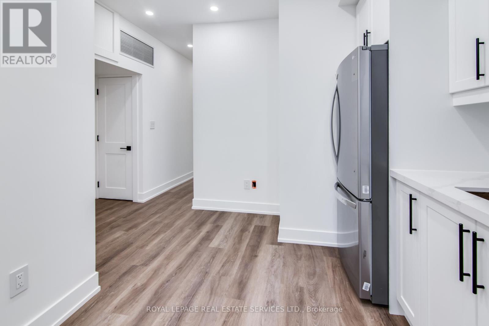 












M - 716 LOGAN AVENUE

,
Toronto,




Ontario
M4K3C6

