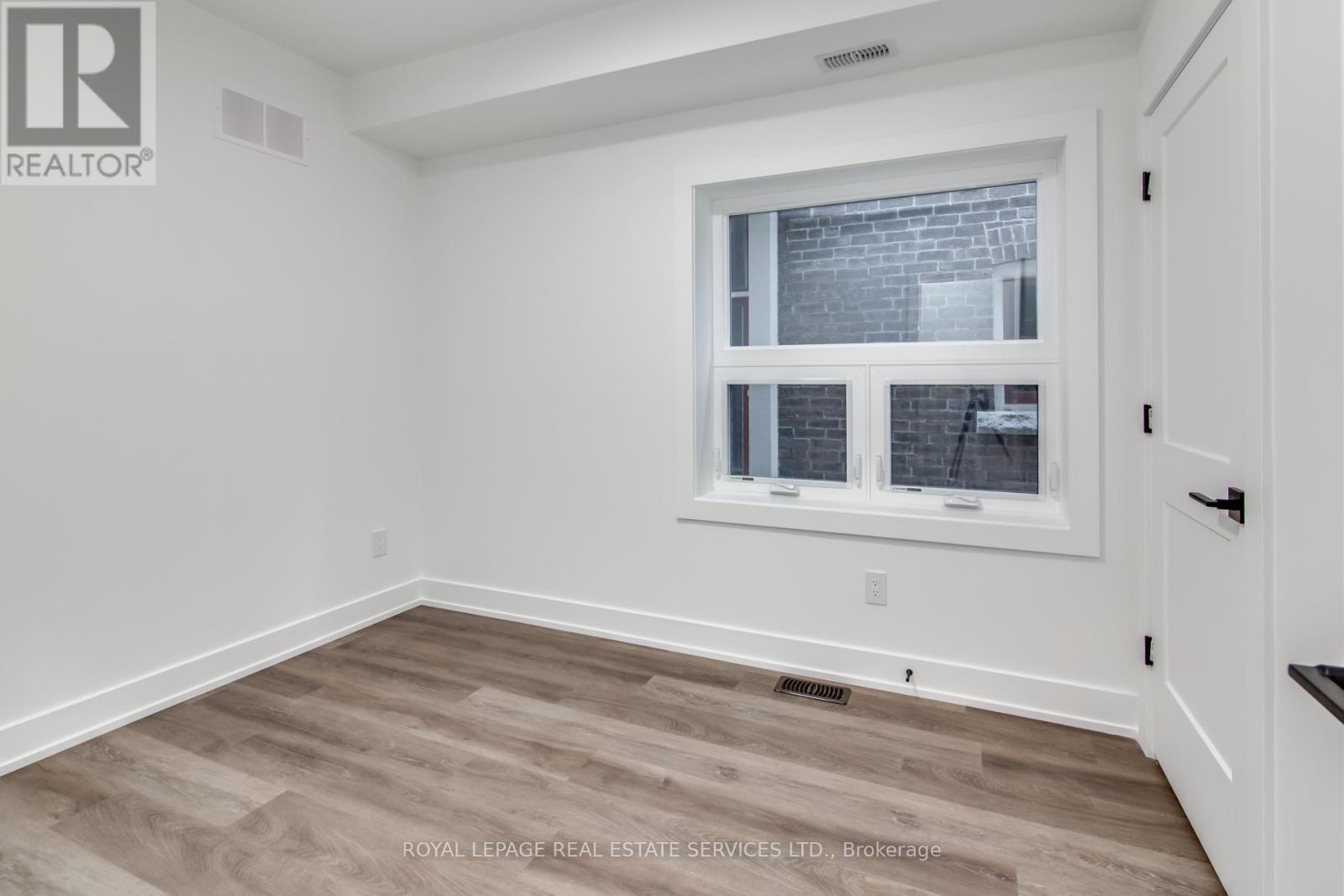 












M - 716 LOGAN AVENUE

,
Toronto,




Ontario
M4K3C6

