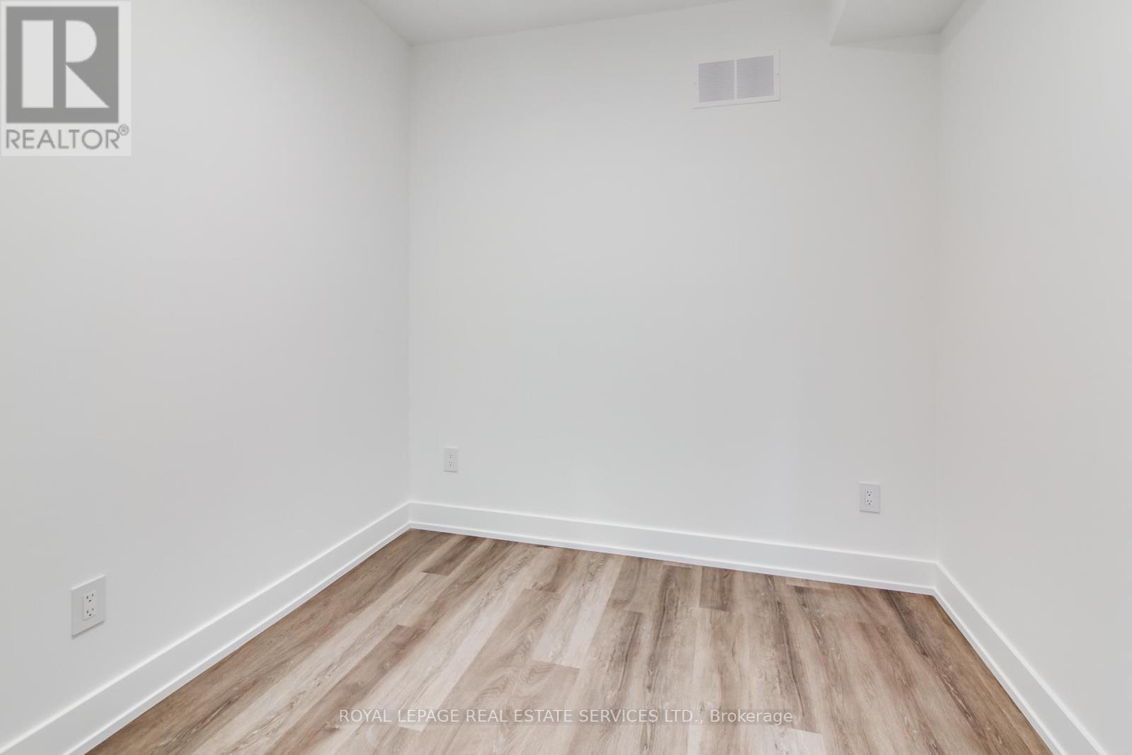 












M - 716 LOGAN AVENUE

,
Toronto,




Ontario
M4K3C6

